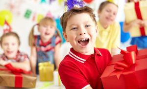 Как подобрать подарок для мальчика 8 лет?