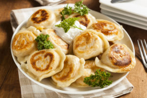 Как пожарить пельмени на сковороде вкусно?