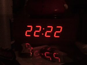 Что означает 22:22 на часах?
