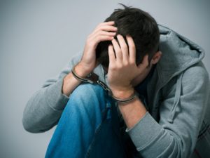 Каковы особенности уголовной ответственности и наказания несовершеннолетних?