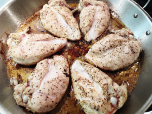 Вот почему никогда нельзя мыть сырую курицу из магазина