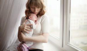 Как бороться с коликами у новорожденных?