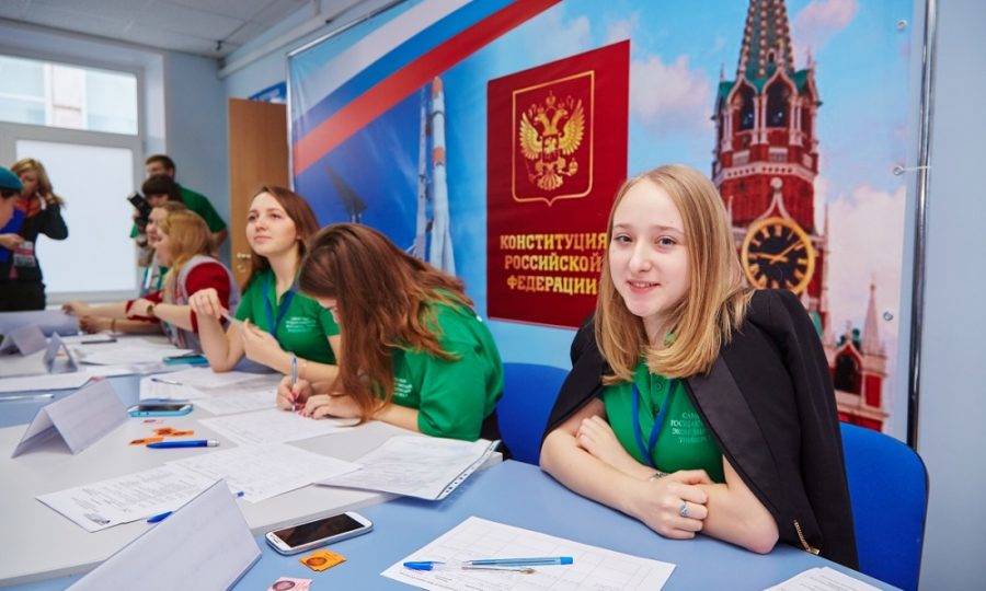12 декабря в день Конституции Российской Федерации состоялась торжественная церемония подведения итогов областного смотра достижений военно-патриотических объединений Самарской области и грандиозный концерт.