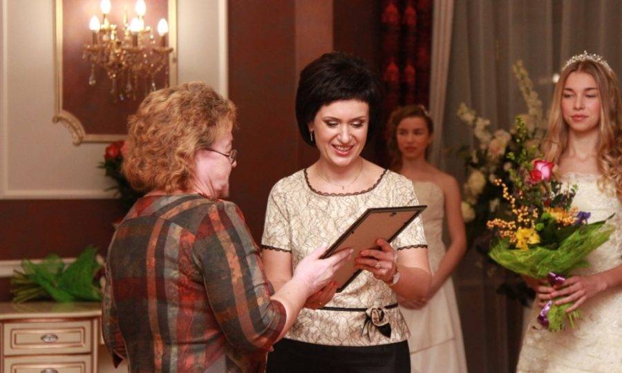 Празднование профессионального праздника работниками ЗАГСа Калуги