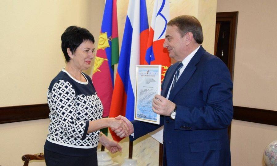 Награждение работника ЗАГСа, Сочи.