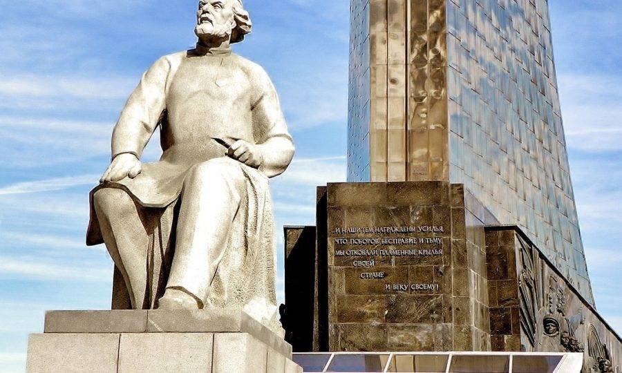 Памятник основоположнику космонавтики К.Э. Циолковскому, Москва