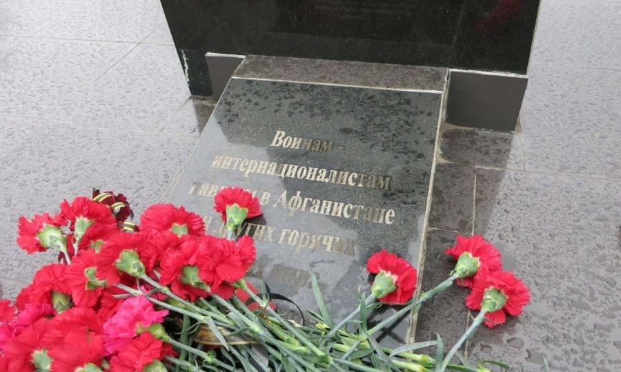 Памятник интернационалистам в Херсоне