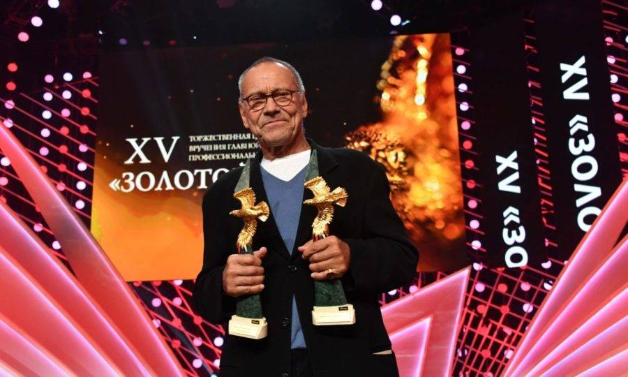 А.Кончаловский на церемонии вручения премии в области киноматографии «Золотой орёл»