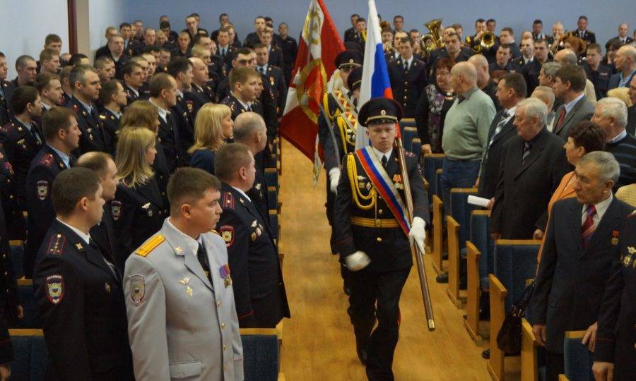 Сотрудники внутренних войск МВД РФ во время празднования профессионального праздника, Санкт- Петербург