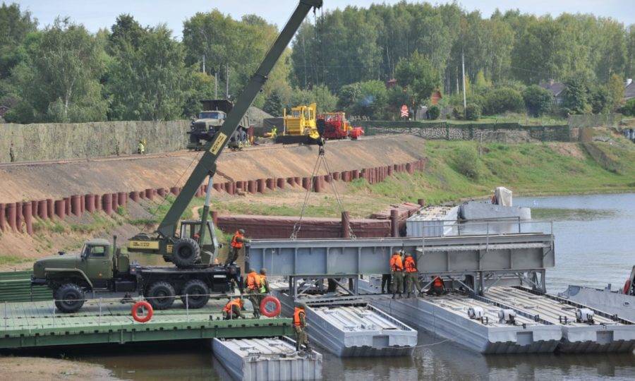 День железнодорожных войск