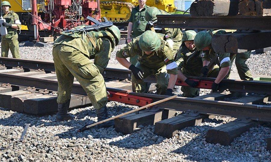 День железнодорожных войск