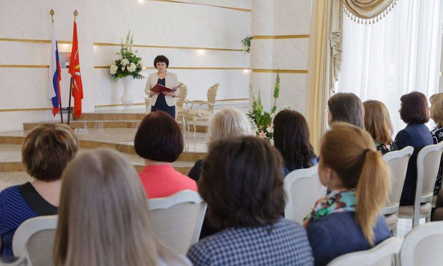 Церемония вручения наград заслуженным работника ЗАГСа Тулы.