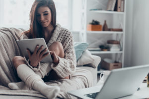 Чем заняться дома, когда скучно: 10 классных идей