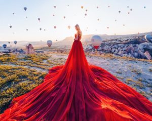Москвичка фотографирует девушек в удивительных платьях на фоне удивительных мест