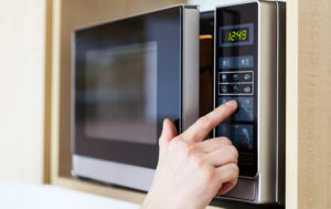 9 мифов о микроволновках, в которые не надо верить