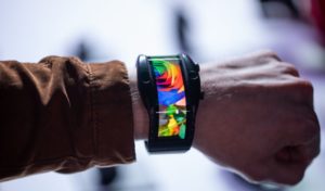 Nubia Alpha — уникальный гибрид смартфона и часов с гибким дисплеем