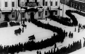 СССР - страна очередей: 11 впечатляющих фото, которые показывают весь масштаб страны