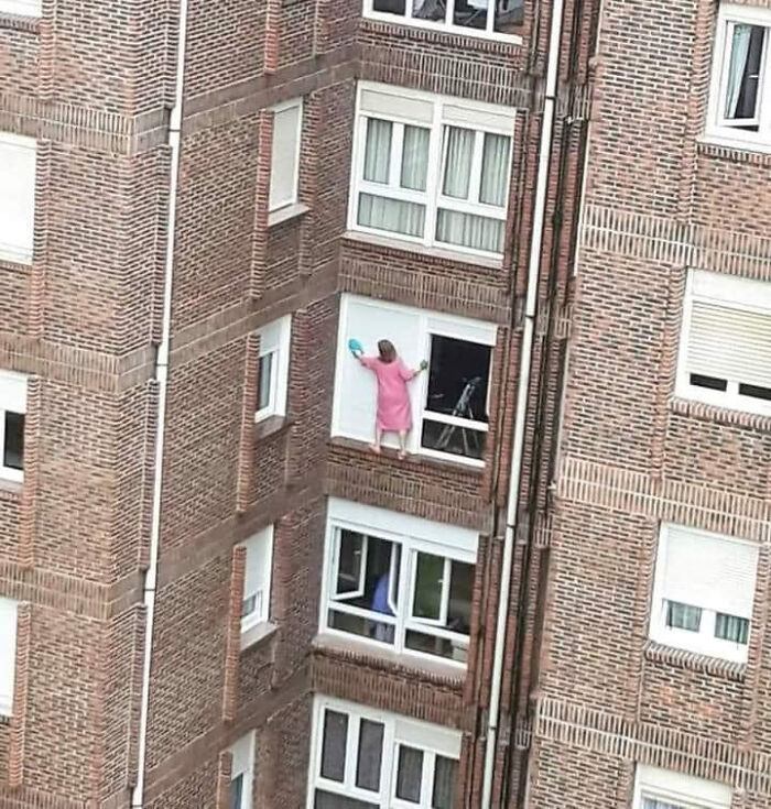 12 фотографий на которых люди делают странные вещи