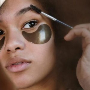 Минус 5 лет с помощью макияжа бровей: лайфхаки визажистов