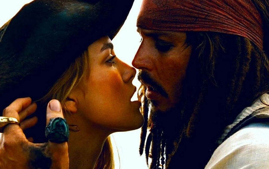 Фото: кадр из фильма "Пираты Карибского моря", Walt Disney Pictures Джонни Депп и Кира Найтли