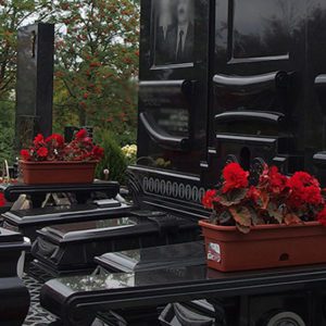 Критерии при выборе и покупке качественного памятника на могилу