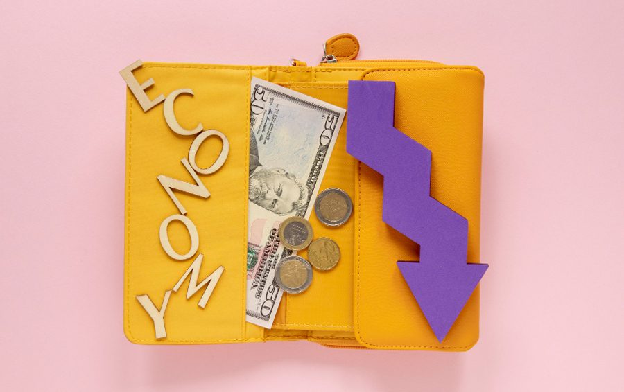 <a href="https://www.freepik.com/free-photo/wallet-with-money_8218576.htm#fromView=search&page=2&position=17&uuid=2dd95ff5-60ae-42dc-b087-1572b87495a3">Image by freepik</a> 4 факта о финансовых изменах