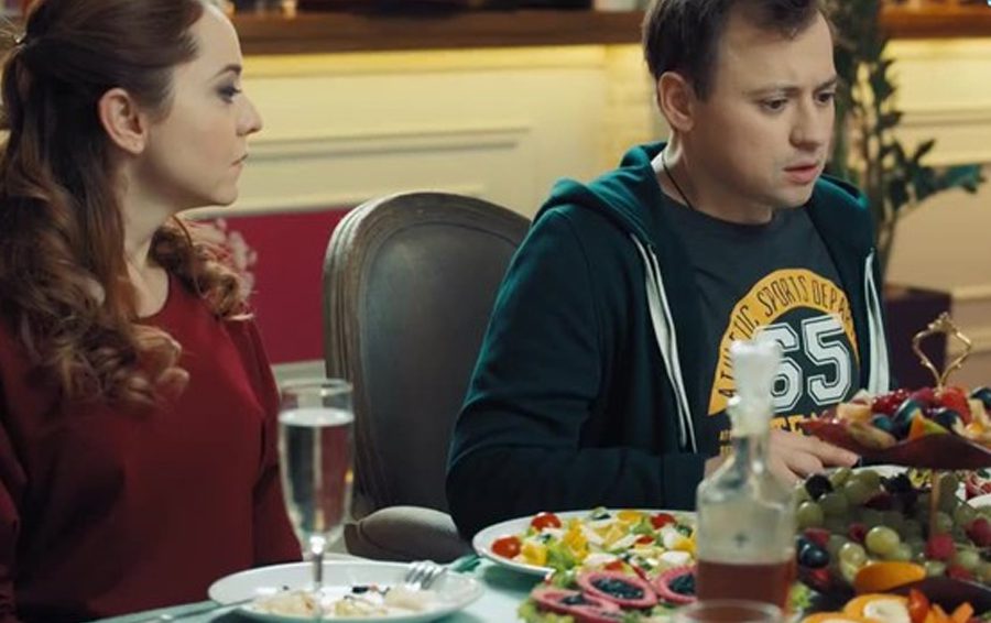 Фото: кадр из сериала “СашаТаня”, Комеди Клаб продакшн Эмоциональное переедание