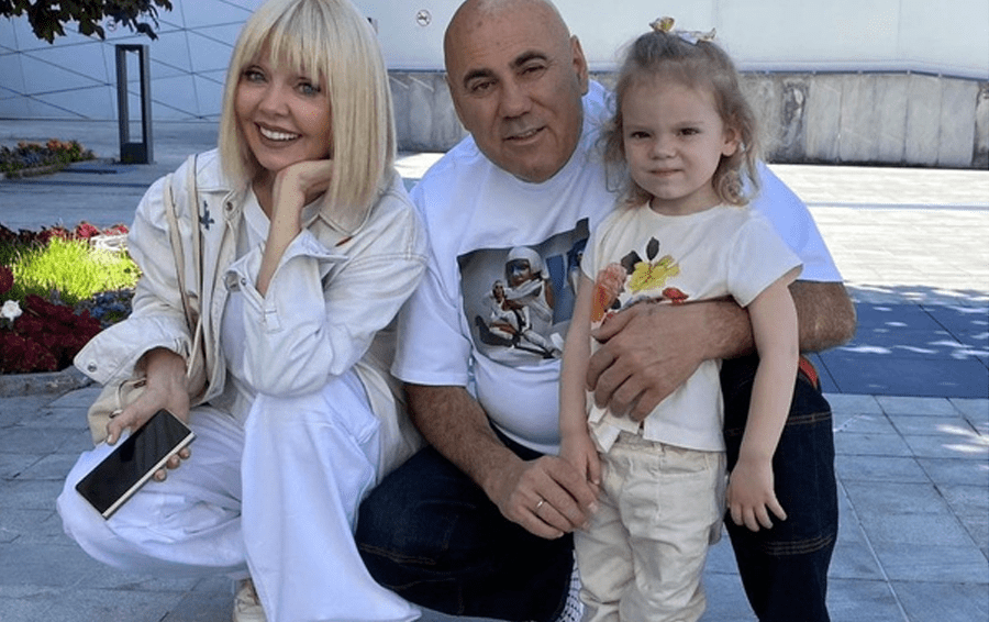 Фото: социальные сети богатые звезды