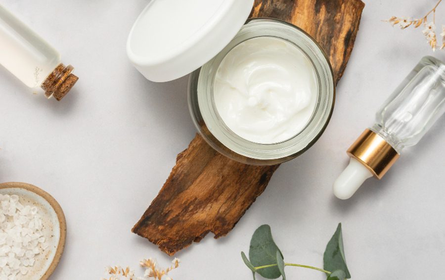 <a href="https://ru.freepik.com/free-photo/top-view-salts-cream-container_13153077.htm#fromView=search&page=1&position=7&uuid=1c73fbee-ed1c-40ab-b4b7-5cb6cf576673">Изображение от freepik</a> Антиоксиданты