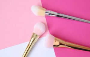Как правильно мыть кисти для макияжа: 5 советов визажистов