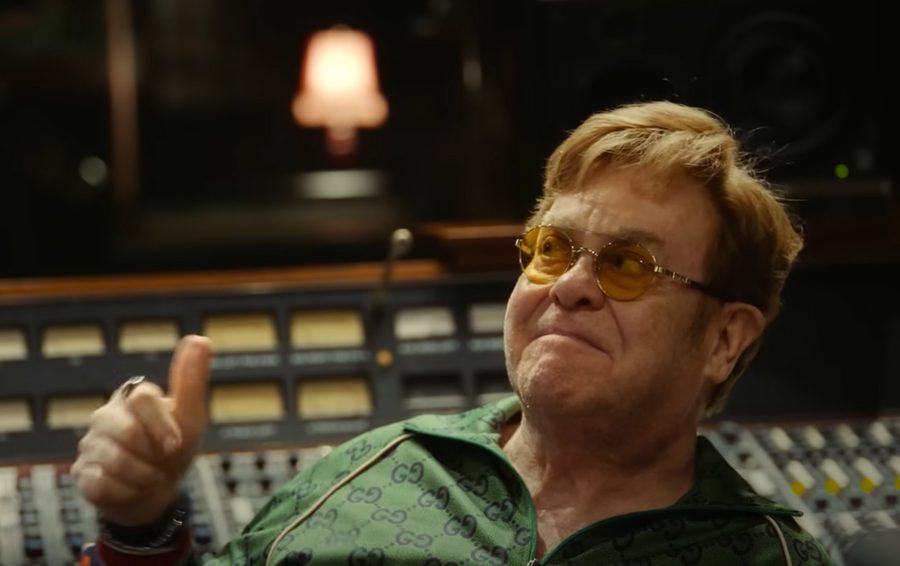 Фото: кадр из видео - Elton John Elton John