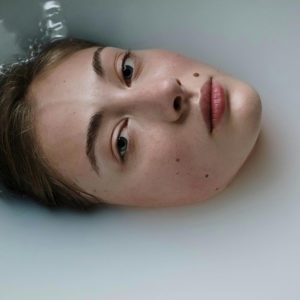 Кожа сухая и стянутая: как восстановить кожный барьер за 4 шага